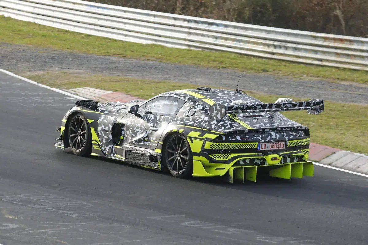 Mercedes-AMG misteriosa al Nürburgring, prototipo segreto avvistato in pista: nessuno sa cosa sia (6)