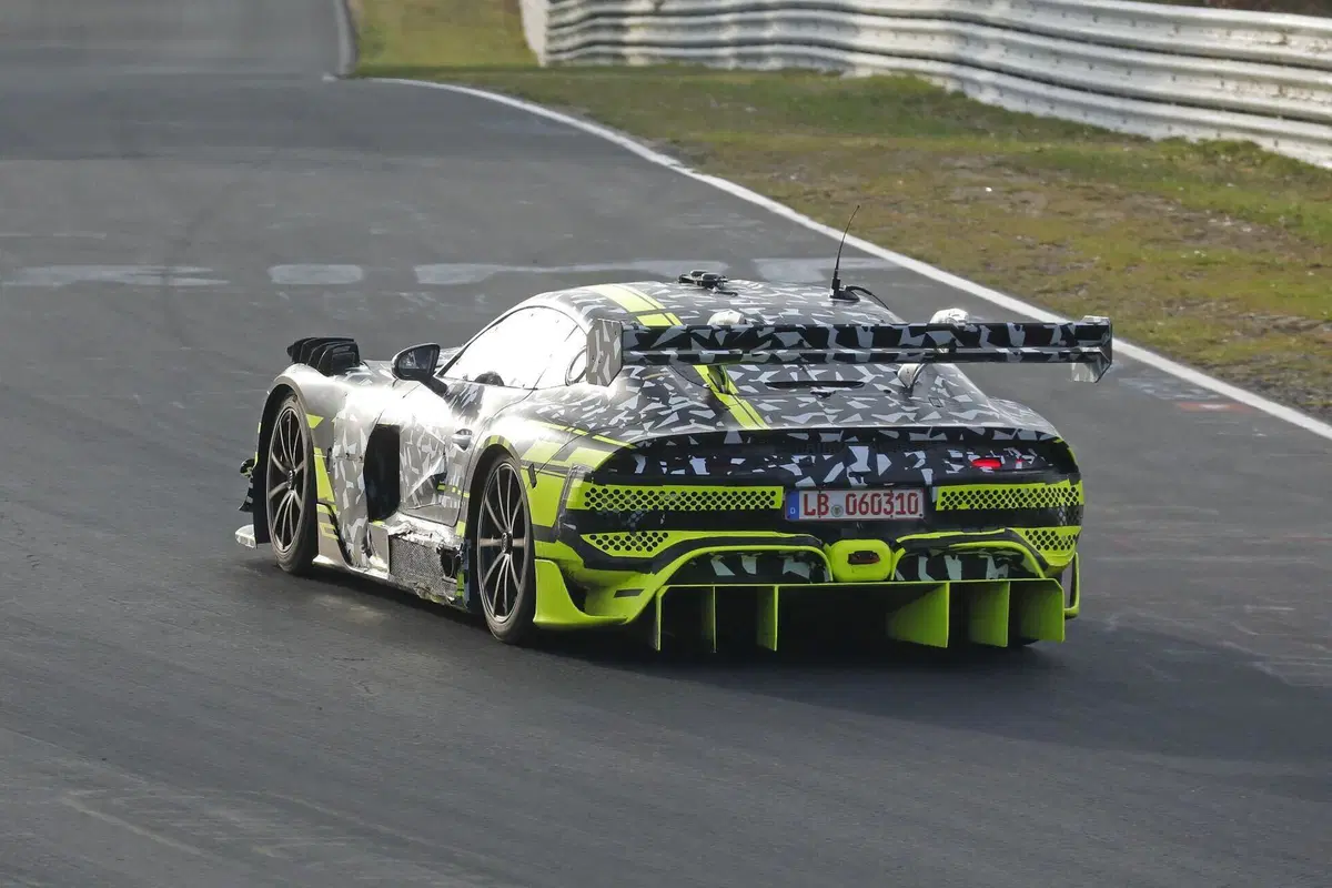 Mercedes-AMG misteriosa al Nürburgring, prototipo segreto avvistato in pista: nessuno sa cosa sia (8)