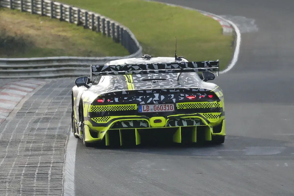 Mercedes-AMG misteriosa al Nürburgring, prototipo segreto avvistato in pista: nessuno sa cosa sia (9)