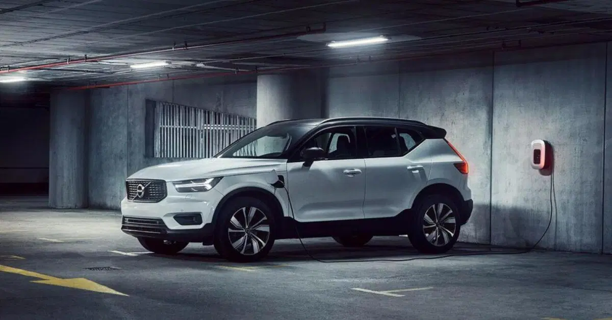 Mercato auto europee, torna la crescita a febbraio: boom plug-in, BYD vola e Stellantis ritorna 