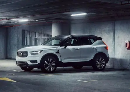 Mercato auto europee, torna la crescita a febbraio: boom plug-in, BYD vola e Stellantis ritorna 