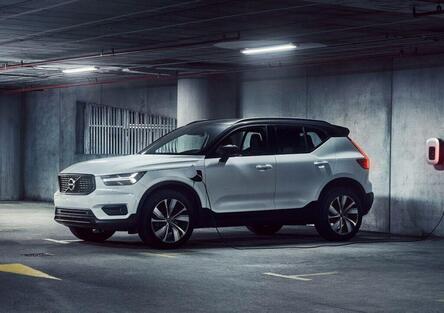 Mercato auto europee, torna la crescita a febbraio: boom plug-in, BYD vola e Stellantis ritorna 