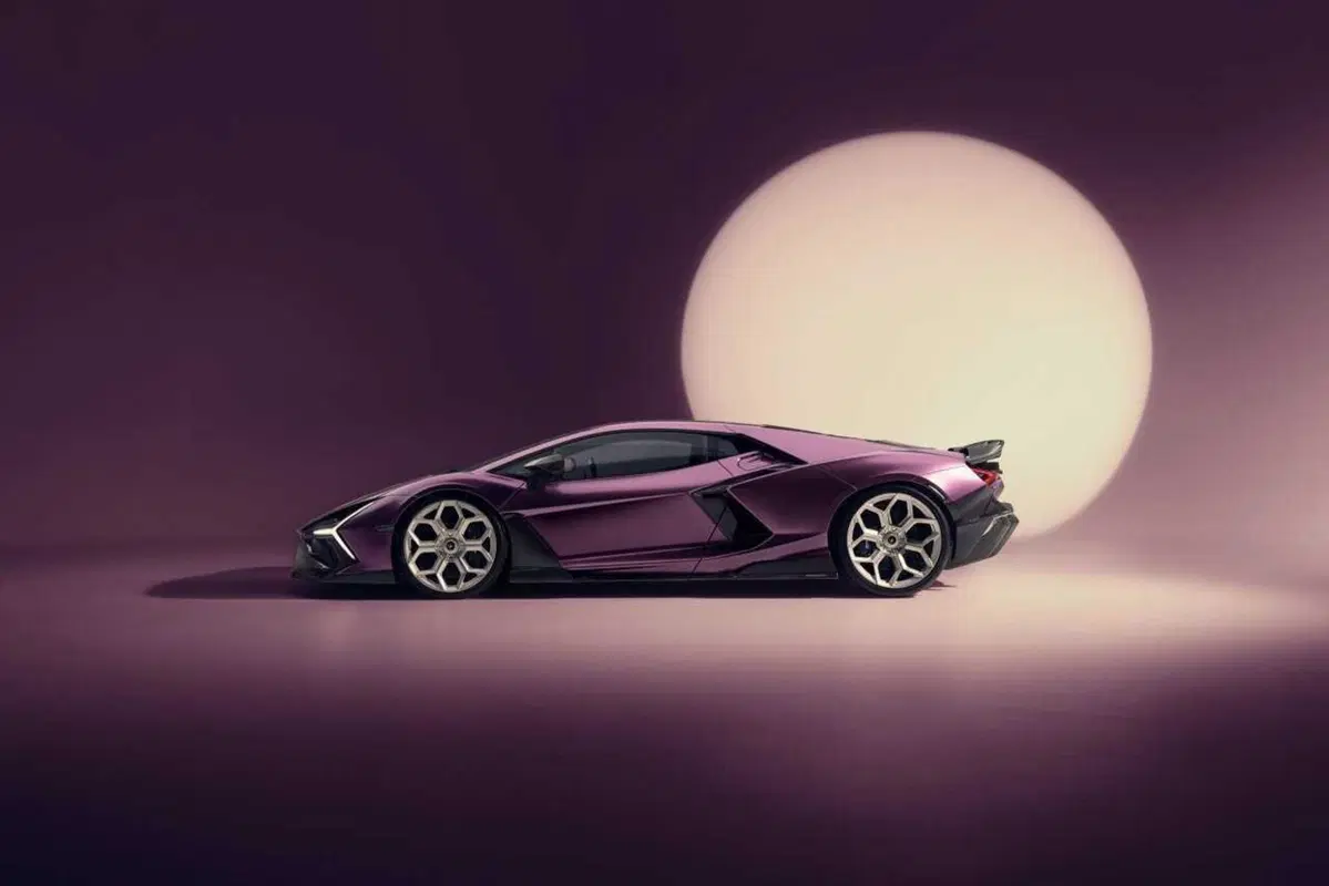 Lamborghini Revuelto NOVITEC: 1048 CV e look da pista per la supercar ibrida (3)
