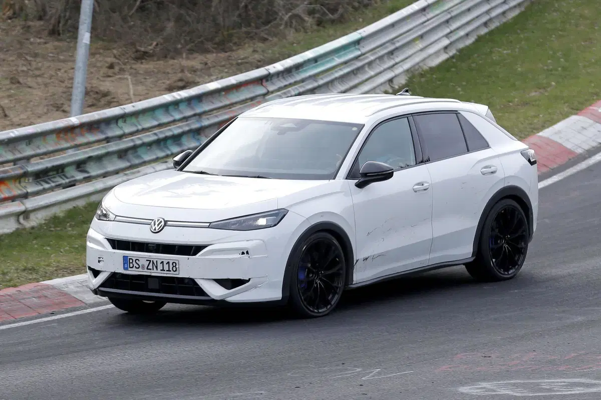 Volkswagen T-Roc R 2027: più potente, più efficiente, il SUV sportivo si rinnova (4)