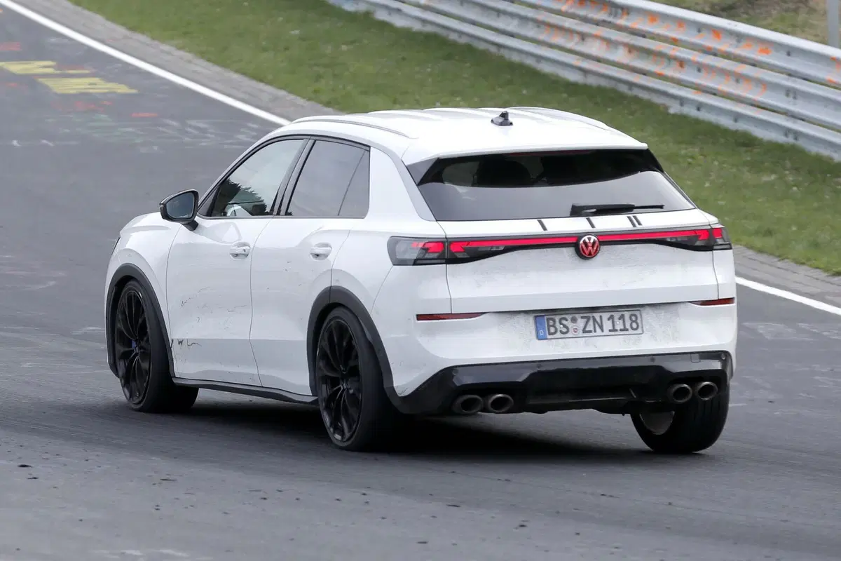 Volkswagen T-Roc R 2027: più potente, più efficiente, il SUV sportivo si rinnova (9)