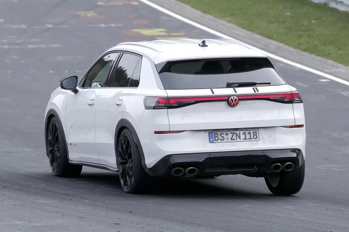 Volkswagen T-Roc R 2027: più potente, più efficiente, il SUV sportivo si rinnova (10)