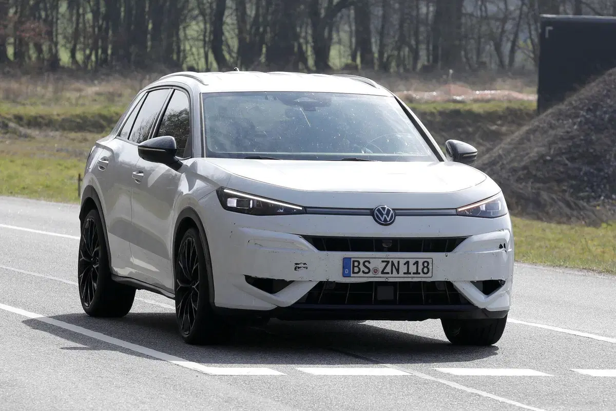 Volkswagen T-Roc R 2027: più potente, più efficiente, il SUV sportivo si rinnova (13)