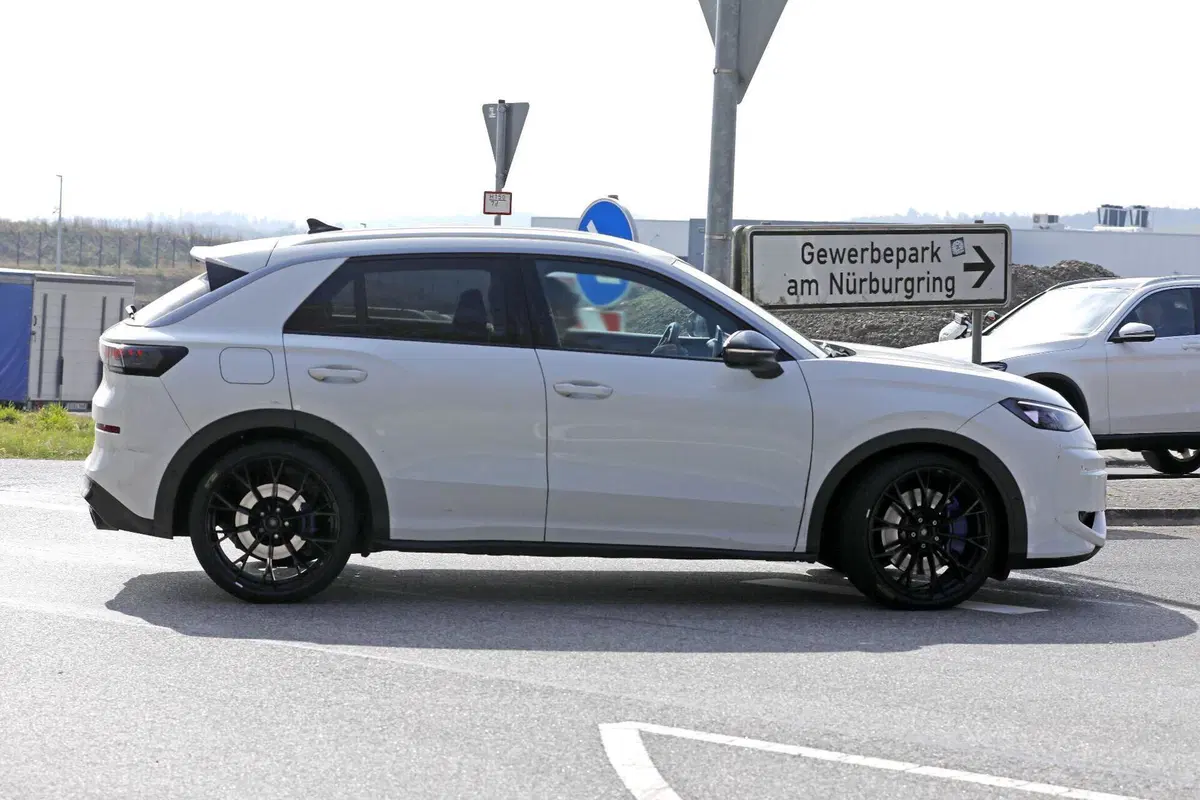Volkswagen T-Roc R 2027: più potente, più efficiente, il SUV sportivo si rinnova (15)