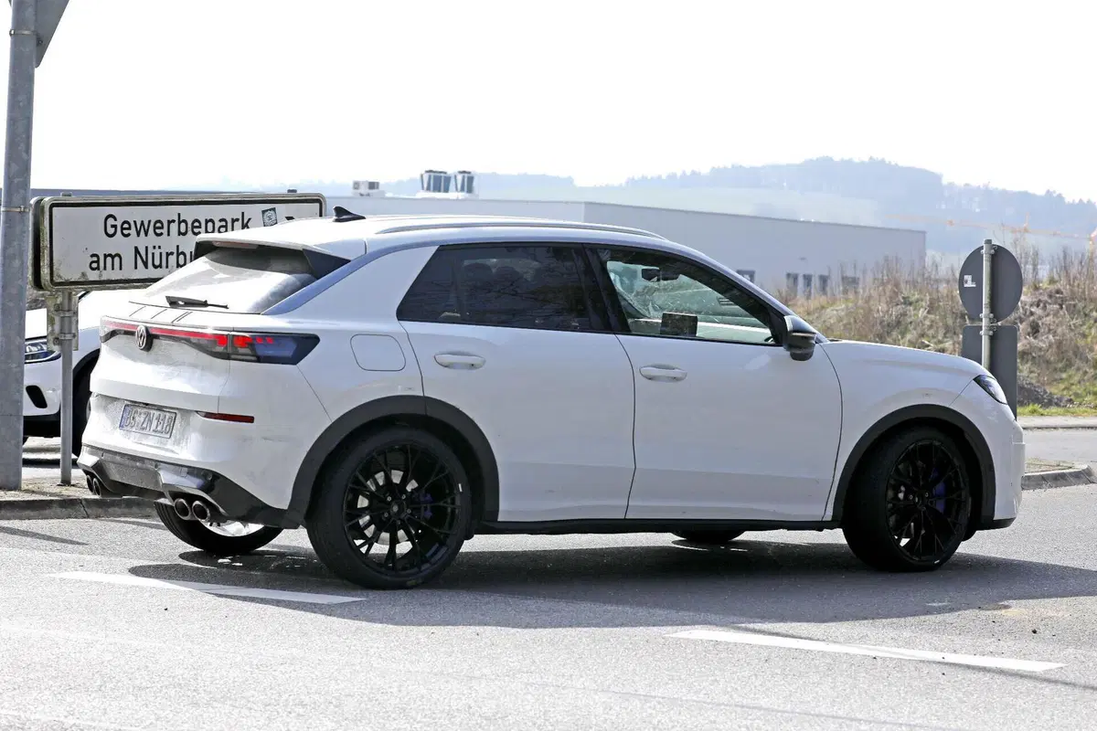 Volkswagen T-Roc R 2027: più potente, più efficiente, il SUV sportivo si rinnova (16)