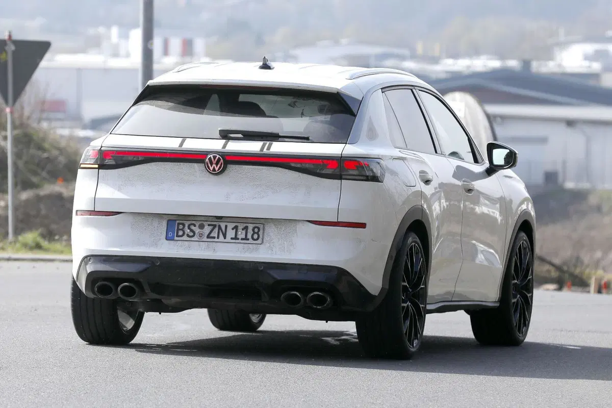 Volkswagen T-Roc R 2027: più potente, più efficiente, il SUV sportivo si rinnova (18)
