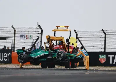 Disastro Aston Martin: “Altro che punti, dobbiamo finire le gare”. A che punto sono i problemi Honda?