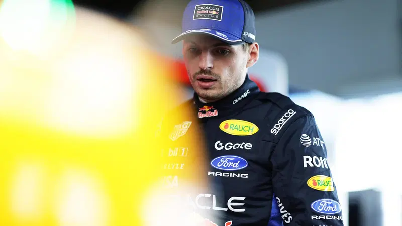 F1, Verstappen perde la pazienza a Suzuka: &ldquo;Non parlo finch&eacute; non se ne va&rdquo;, cacciato un giornalista. Ecco perch&eacute;