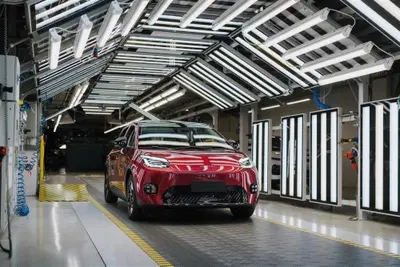 GAC avvia la produzione della AION UT in Austria: il costruttore cinese assembla in Europa con Magna