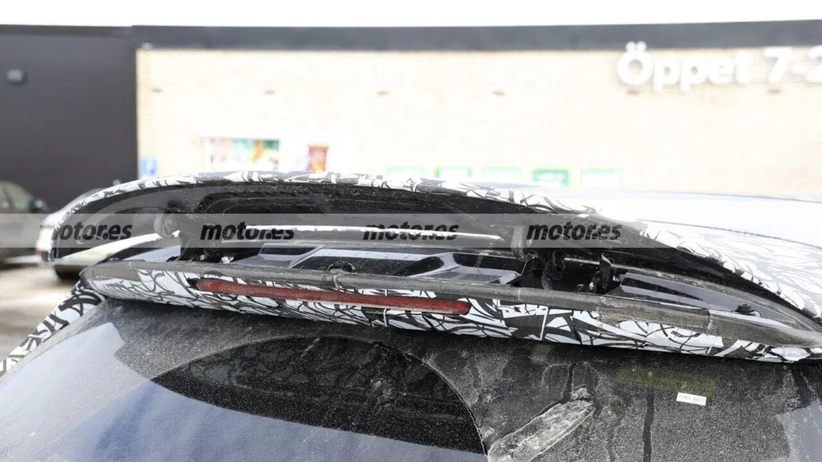 Mercedes-AMG GLC 53 elettrica: il SUV sportivo a batteria si mostra nei test su strada (3)