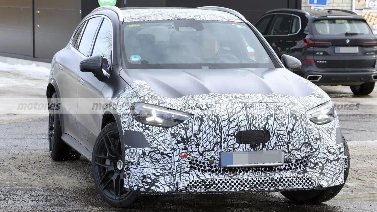 Mercedes-AMG GLC 53 elettrica: il SUV sportivo a batteria si mostra nei test su strada (7)