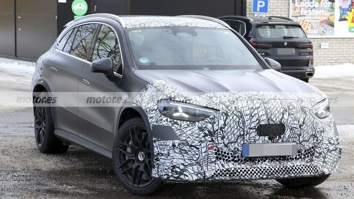 Mercedes-AMG GLC 53 elettrica: il SUV sportivo a batteria si mostra nei test su strada (8)