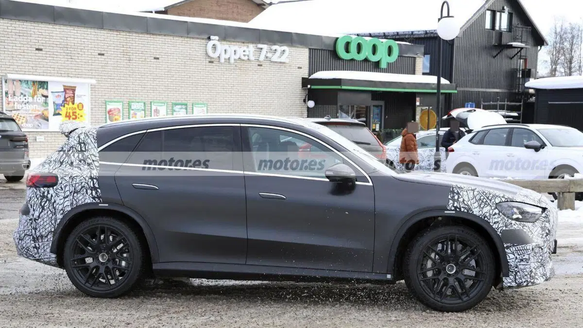 Mercedes-AMG GLC 53 elettrica: il SUV sportivo a batteria si mostra nei test su strada (11)