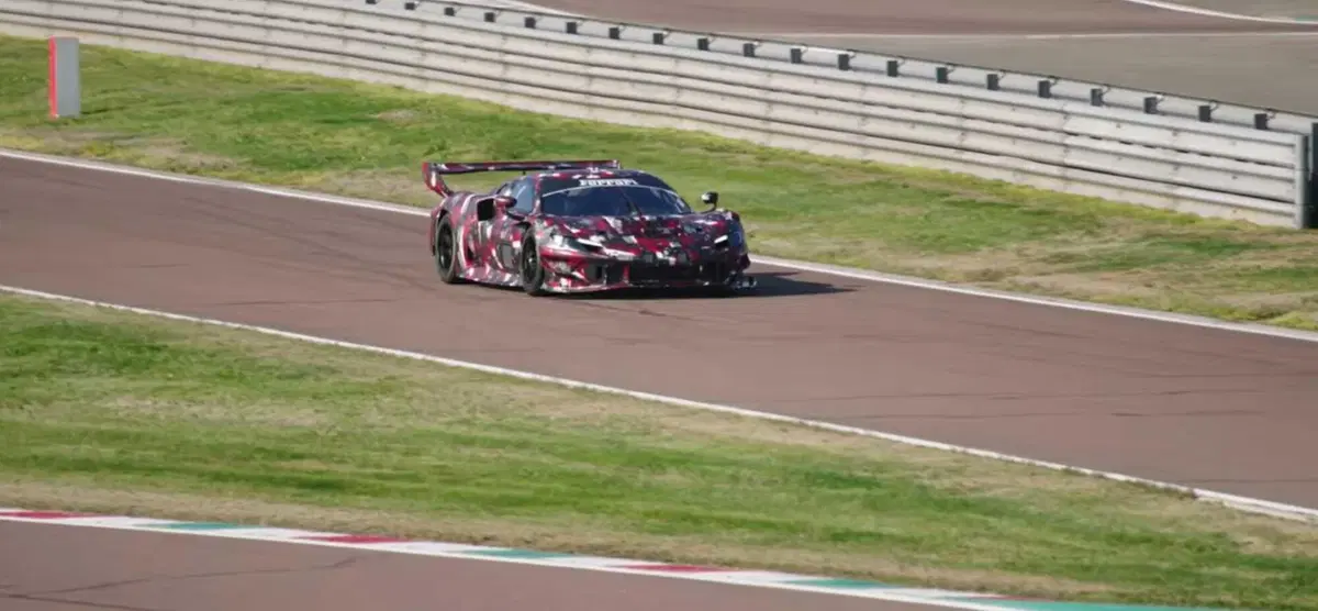 Fiorano, il Cavallino testa in segreto una supercar da pista mai vista: è basata sulla Ferrari 296 GTB