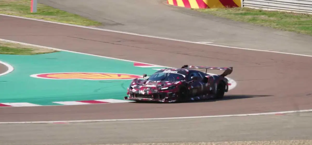 Fiorano, il Cavallino testa in segreto una supercar da pista mai vista: è basata sulla Ferrari 296 GTB (3)
