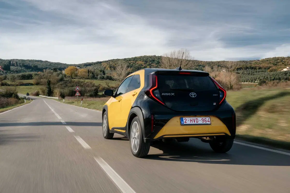 Toyota Aygo X Hybrid GR Sport: 37 km/l, 116 cavalli e un cuore da Yaris. Ecco tutti i pro e contro della prima full hybrid di segmento A