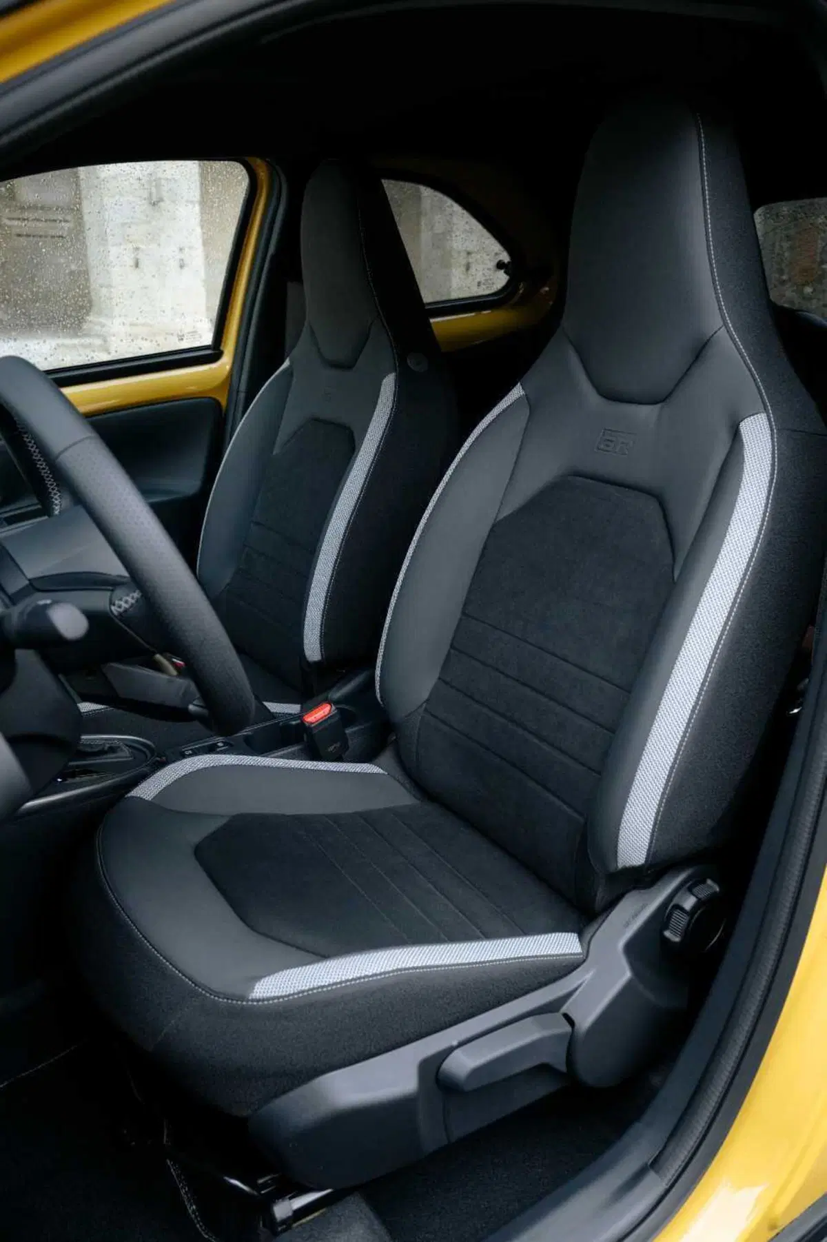 Toyota Aygo X Hybrid GR Sport: 37 km/l, 116 cavalli e un cuore da Yaris. Ecco tutti i pro e contro della prima full hybrid di segmento A (13)
