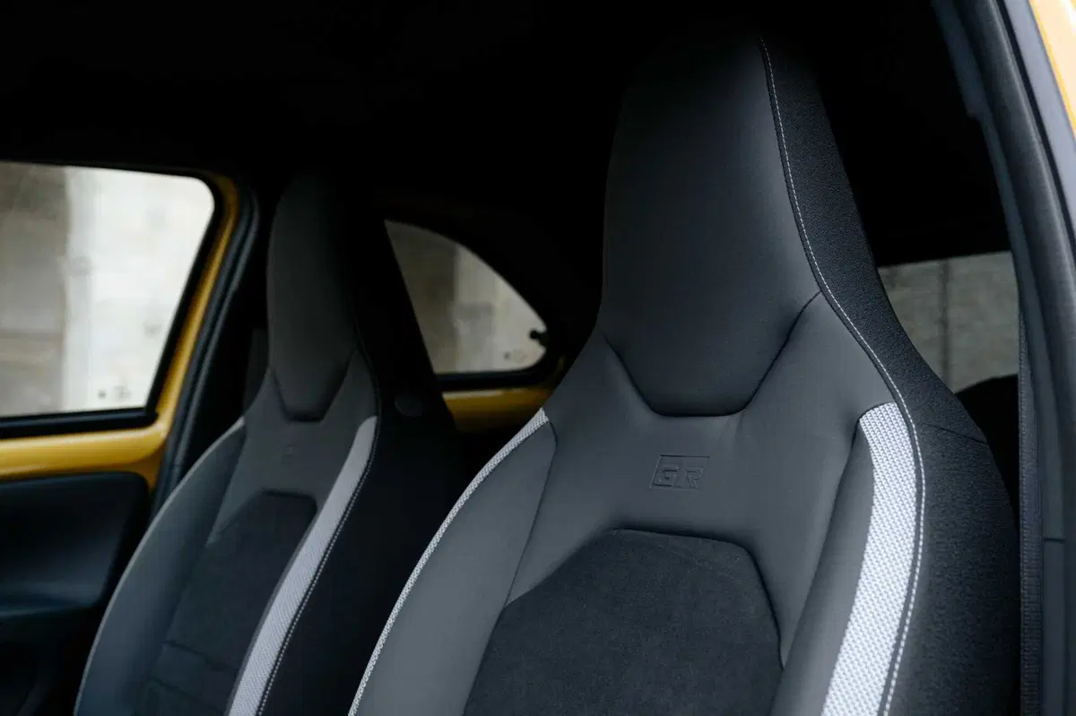Toyota Aygo X Hybrid GR Sport: 37 km/l, 116 cavalli e un cuore da Yaris. Ecco tutti i pro e contro della prima full hybrid di segmento A (14)