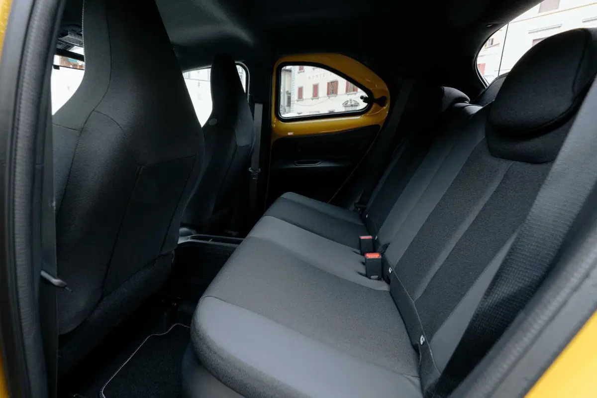 Toyota Aygo X Hybrid GR Sport: 37 km/l, 116 cavalli e un cuore da Yaris. Ecco tutti i pro e contro della prima full hybrid di segmento A (22)