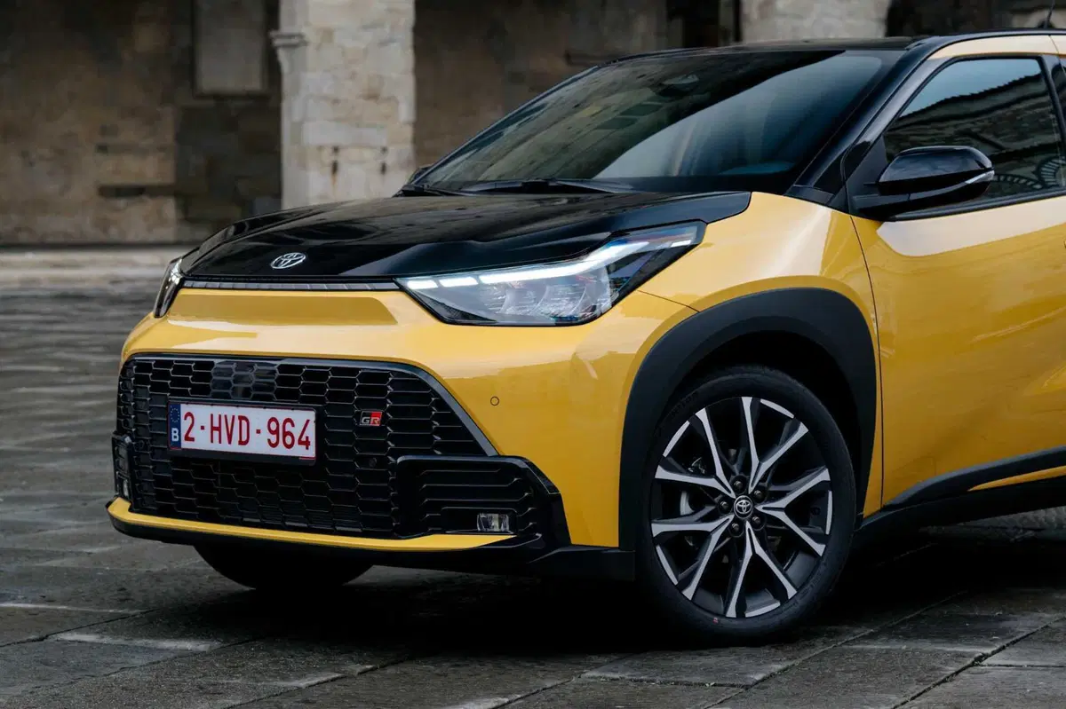 Toyota Aygo X Hybrid GR Sport: 37 km/l, 116 cavalli e un cuore da Yaris. Ecco tutti i pro e contro della prima full hybrid di segmento A (21)