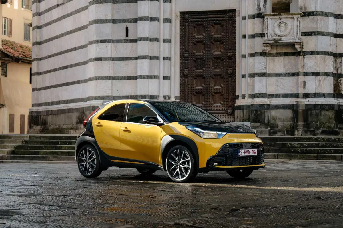 Toyota Aygo X Hybrid GR Sport: 37 km/l, 116 cavalli e un cuore da Yaris. Ecco tutti i pro e contro della prima full hybrid di segmento A (27)