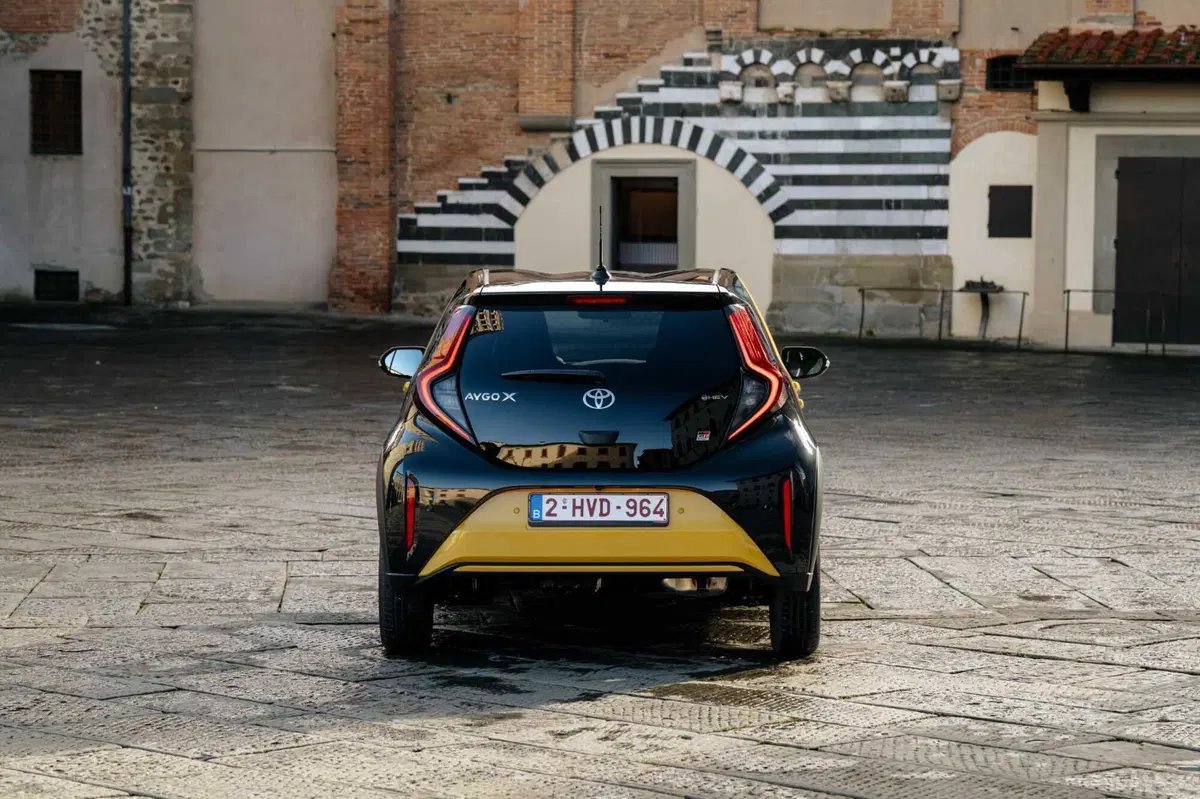 Toyota Aygo X Hybrid GR Sport: 37 km/l, 116 cavalli e un cuore da Yaris. Ecco tutti i pro e contro della prima full hybrid di segmento A (28)