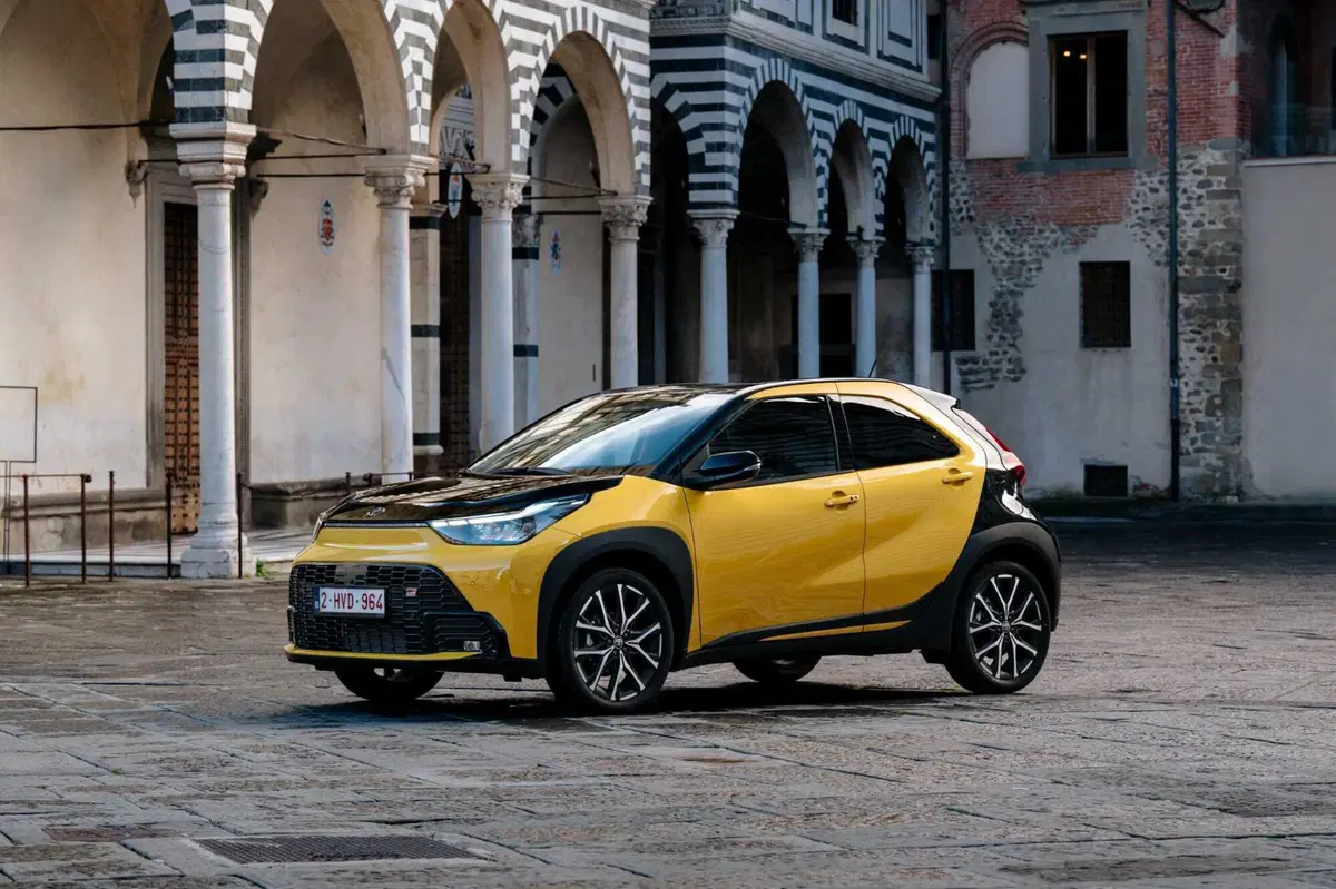 Toyota Aygo X Hybrid GR Sport: 37 km/l, 116 cavalli e un cuore da Yaris. Ecco tutti i pro e contro della prima full hybrid di segmento A (31)