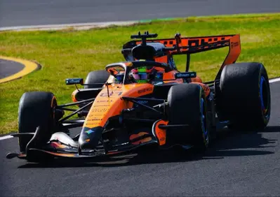 F1, colpo di scena a Suzuka: Piastri sorprende tutti, Mercedes indietro. Ferrari in affanno, Verstappen crolla
