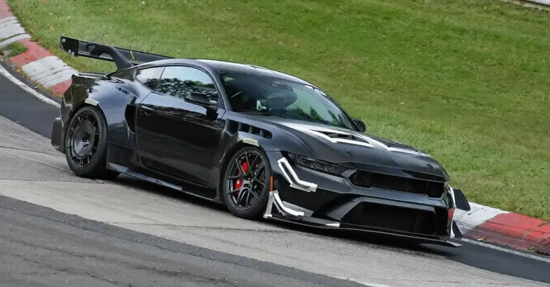Ford Mustang GTD stabilisce il dominio americano al Nurburgring: nuovo record che sconvolge le gerararchie