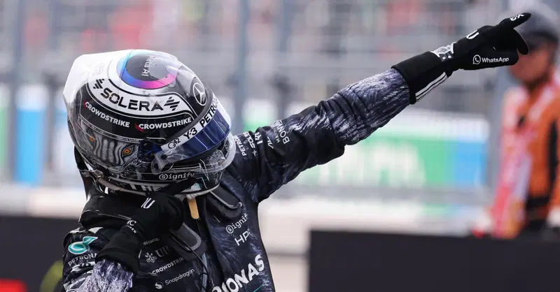 F1. Kimi Antonelli, la vittoria a Suzuka non &egrave; stata solo fortuna. Lo dimostra Russell, piegato da un Leclerc d&rsquo;acciaio