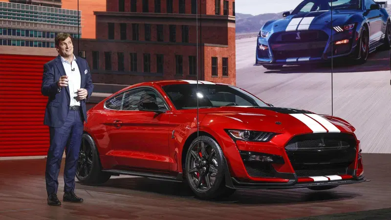 Ford, il CEO Jim Farley: "Abbiamo sbagliato le auto elettriche, e sui cinesi ci siamo fatti trovare impreparati"
