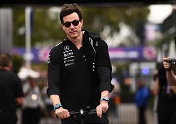 “Solo chi vive nel passato può non amare questa F1”: Wolff attacca i critici e Verstappen dopo la gara a Suzuka