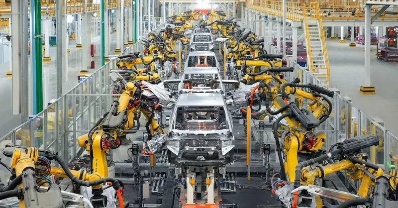 BYD taglia 100.000 dipendenti ma fattura pi&ugrave; di tutti: cosa sta succedendo al colosso cinese