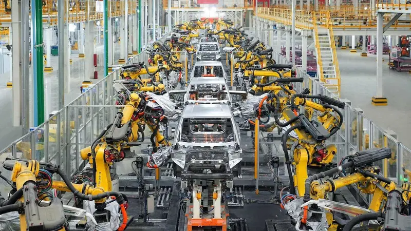 BYD taglia 100.000 dipendenti ma fattura pi&ugrave; di tutti: cosa sta succedendo al colosso cinese