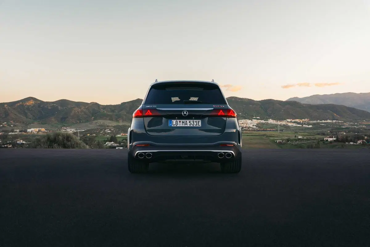 Mercedes GLE 53 AMG 2026: 585 cavalli, 100 km in elettrico e un restyling che cambia tutto (9)