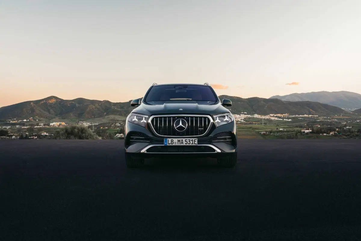 Mercedes GLE 53 AMG 2026: 585 cavalli, 100 km in elettrico e un restyling che cambia tutto (10)