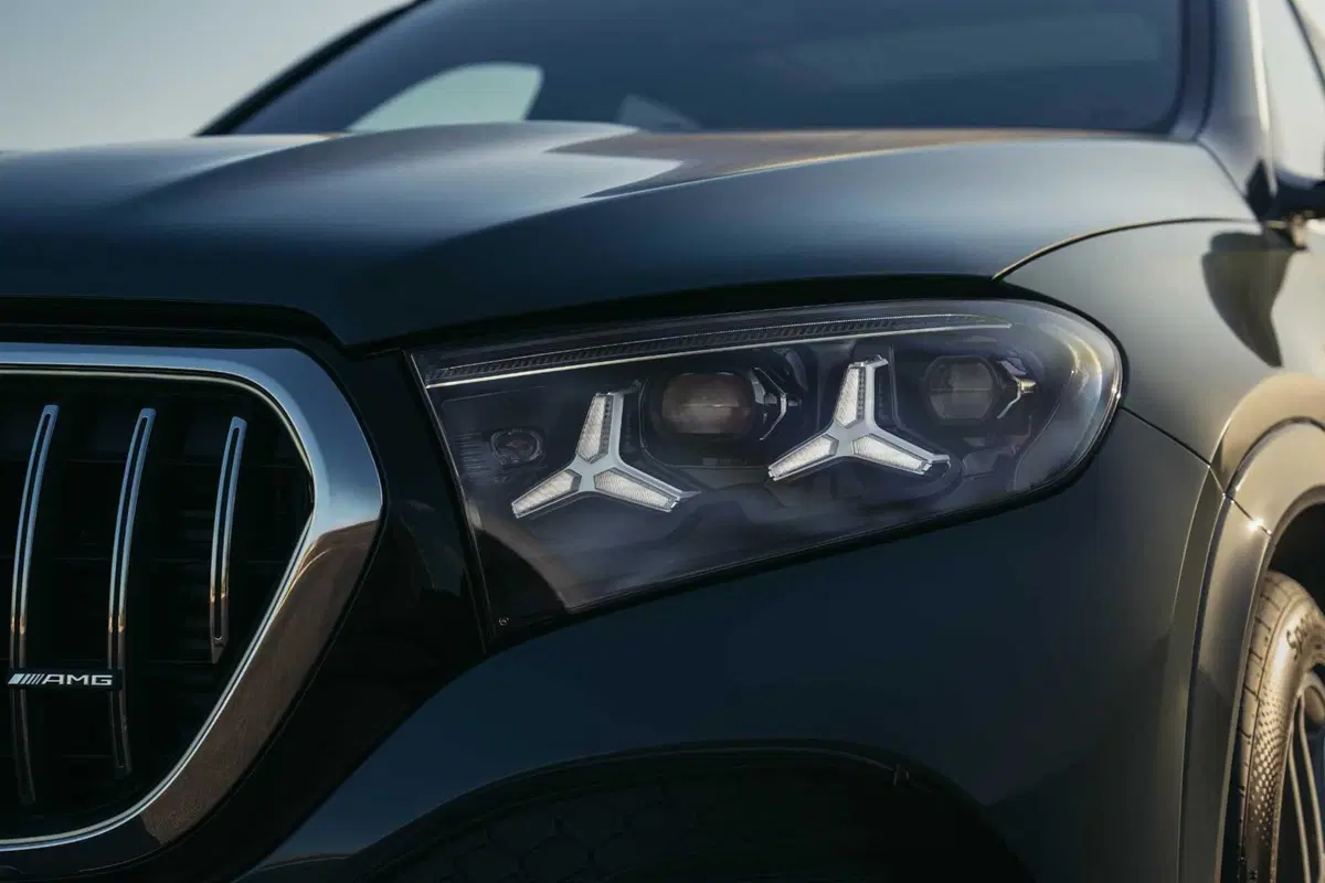Mercedes GLE 53 AMG 2026: 585 cavalli, 100 km in elettrico e un restyling che cambia tutto (12)