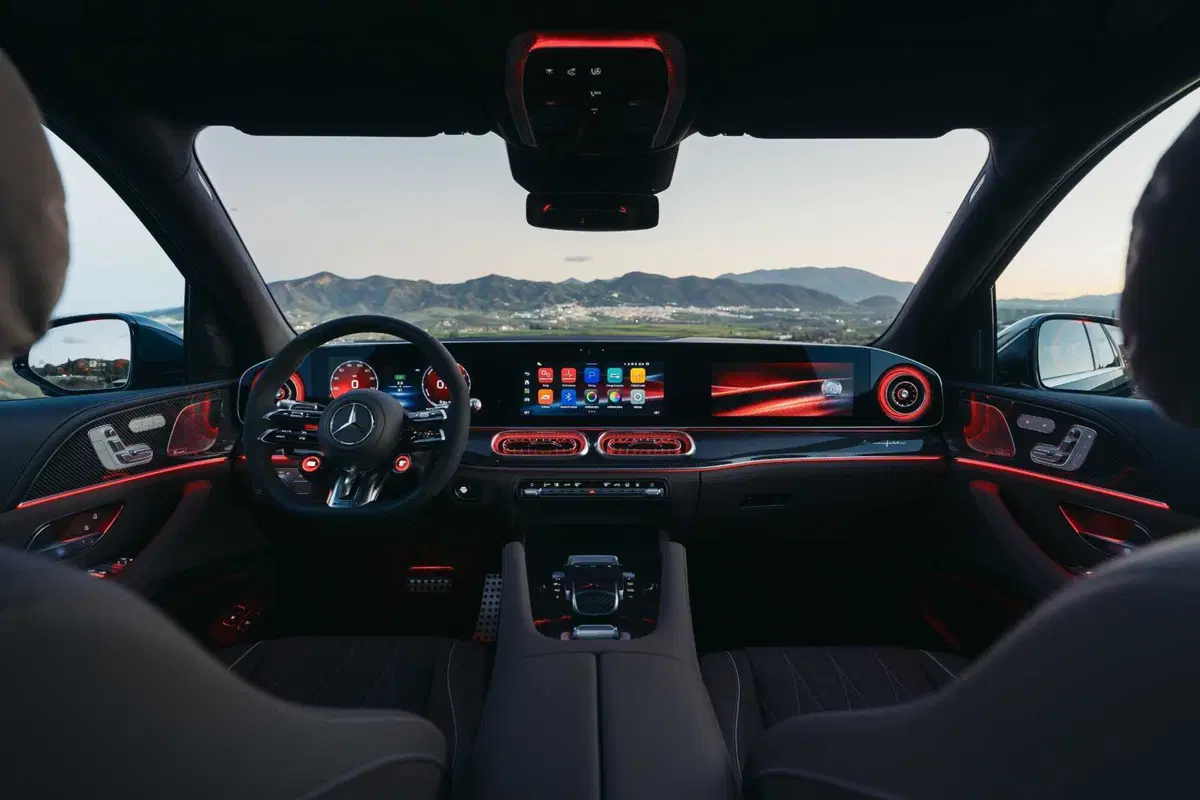 Mercedes GLE 53 AMG 2026: 585 cavalli, 100 km in elettrico e un restyling che cambia tutto (20)
