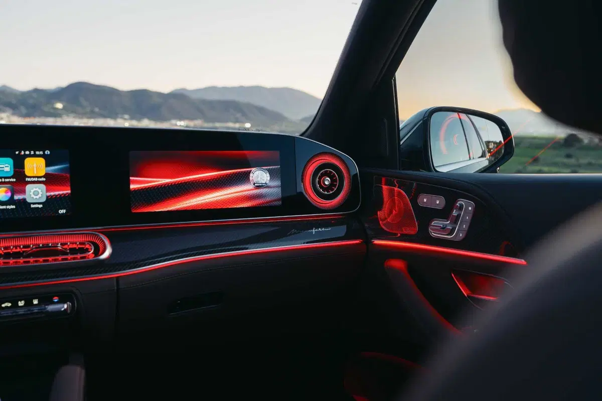 Mercedes GLE 53 AMG 2026: 585 cavalli, 100 km in elettrico e un restyling che cambia tutto (21)