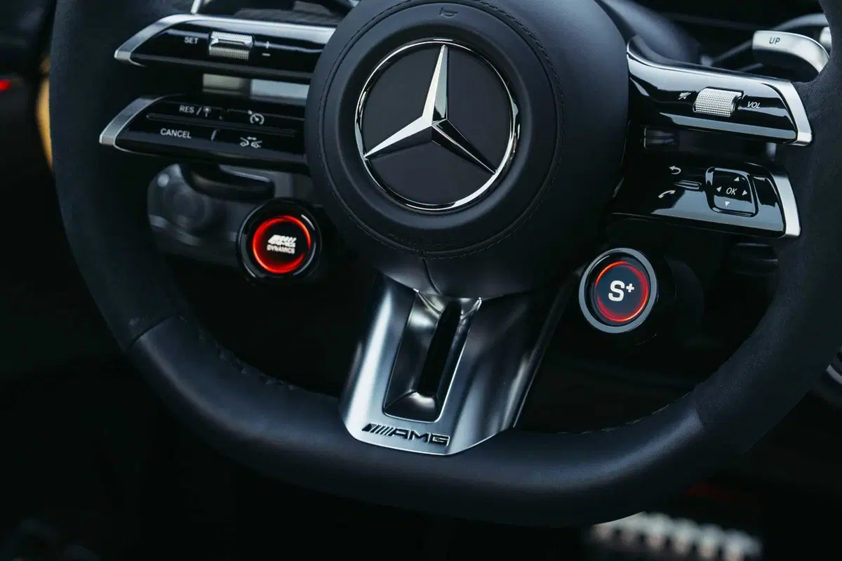 Mercedes GLE 53 AMG 2026: 585 cavalli, 100 km in elettrico e un restyling che cambia tutto (29)