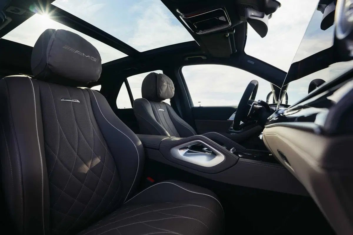 Mercedes GLE 53 AMG 2026: 585 cavalli, 100 km in elettrico e un restyling che cambia tutto (32)