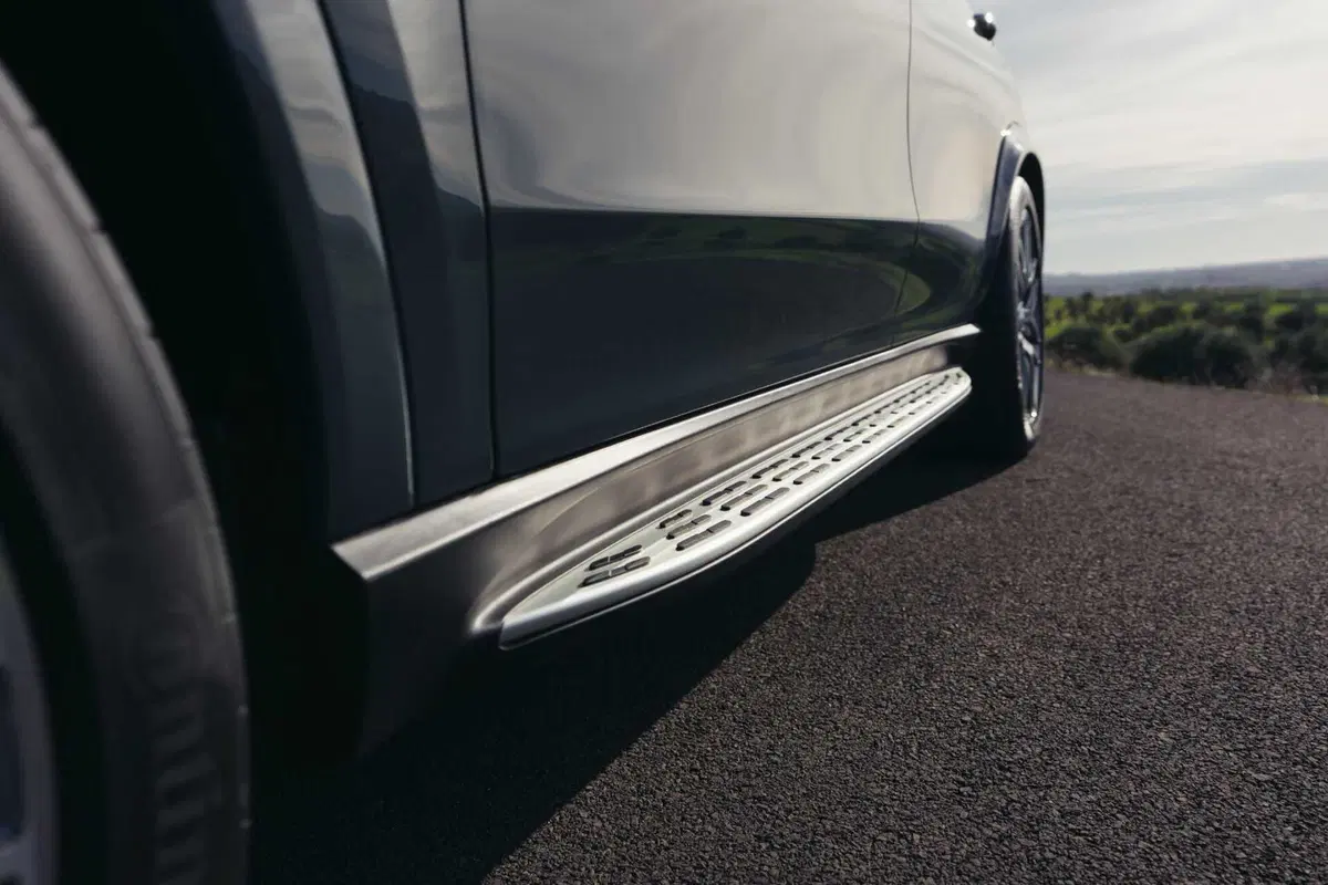 Mercedes GLE 53 AMG 2026: 585 cavalli, 100 km in elettrico e un restyling che cambia tutto (34)