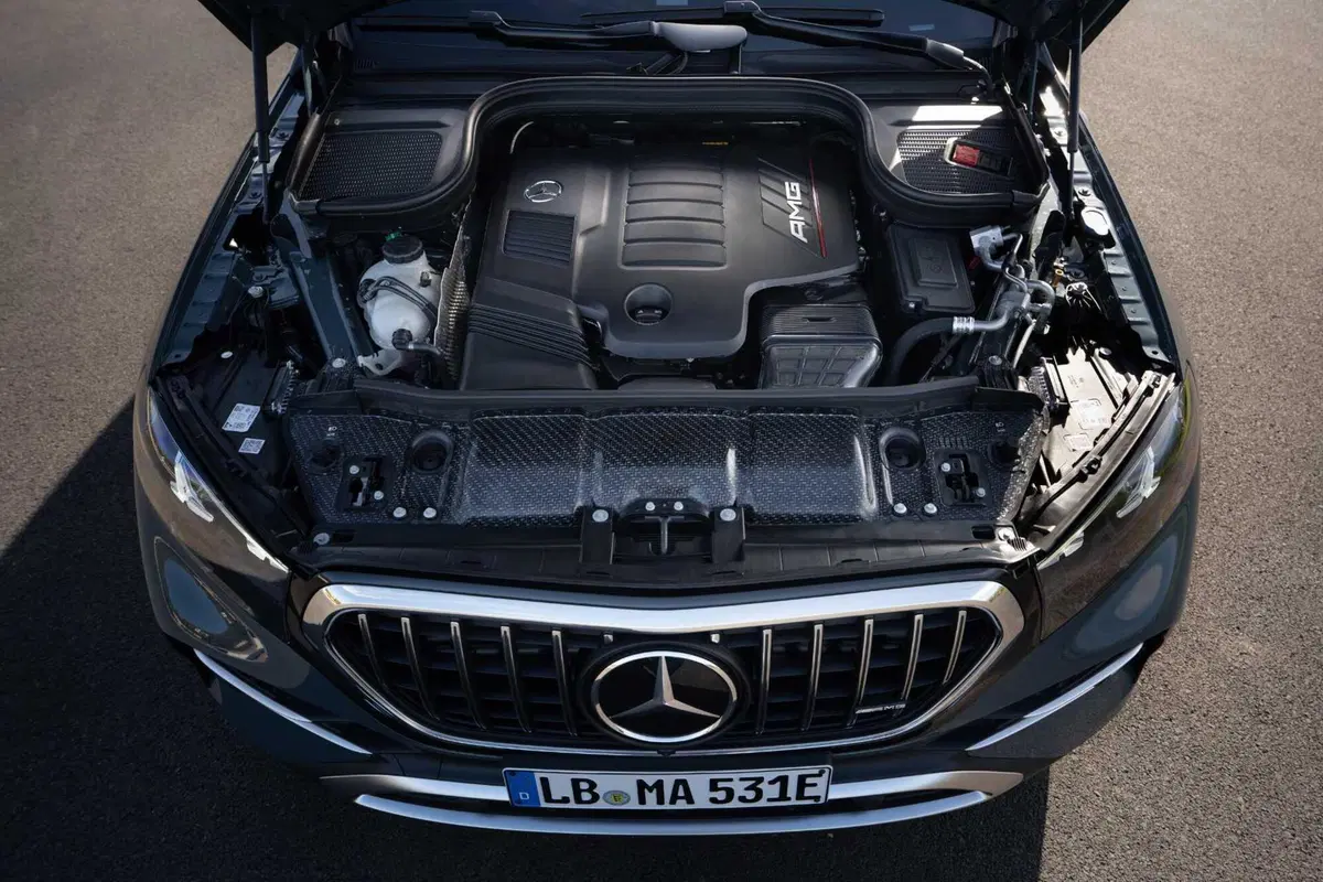 Mercedes GLE 53 AMG 2026: 585 cavalli, 100 km in elettrico e un restyling che cambia tutto (35)
