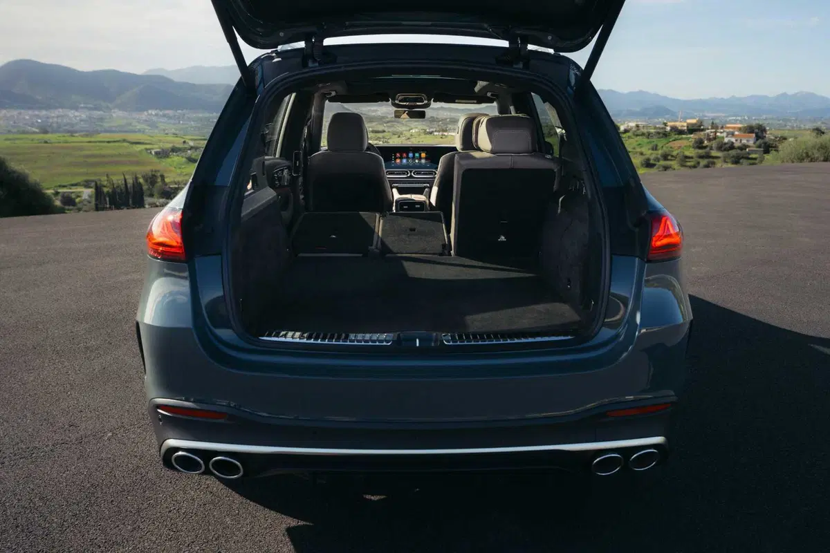 Mercedes GLE 53 AMG 2026: 585 cavalli, 100 km in elettrico e un restyling che cambia tutto (40)
