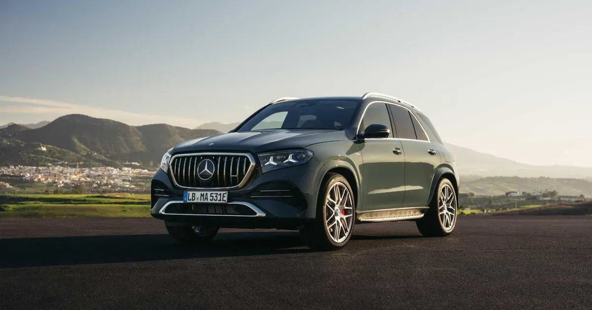 Mercedes GLE 53 AMG 2026: 585 cavalli, 100 km in elettrico e un restyling che cambia tutto (VIDEO)