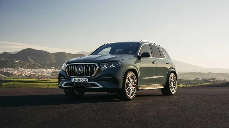 Mercedes GLE 53 AMG 2026: 585 cavalli, 100 km in elettrico e un restyling che cambia tutto (VIDEO)